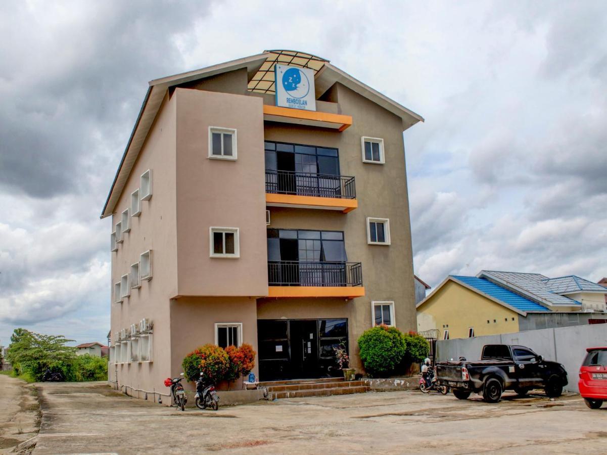 Oyo 90162 Remboelan Guest House Sungai Lutus Ngoại thất bức ảnh