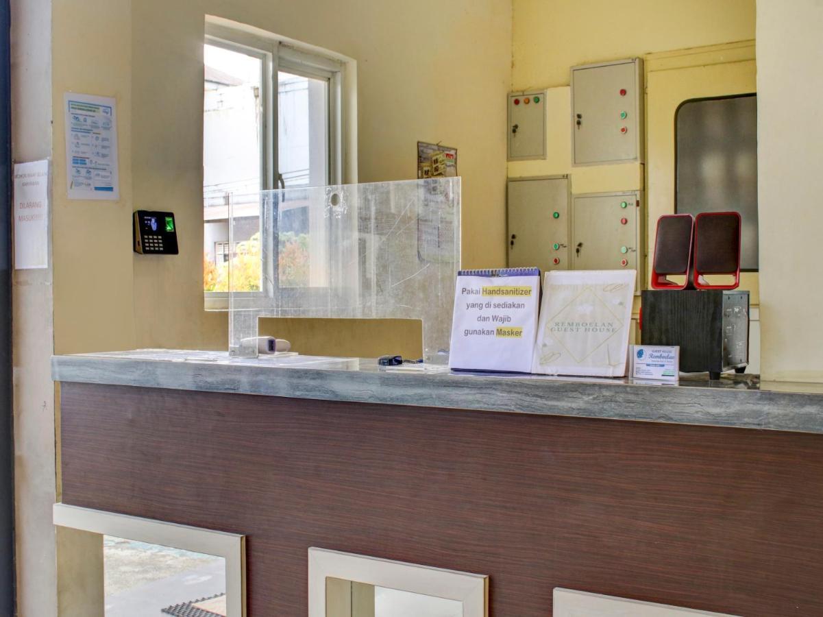 Oyo 90162 Remboelan Guest House Sungai Lutus Ngoại thất bức ảnh